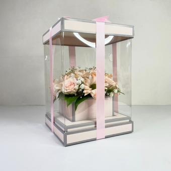 Роза и хризантема Бакарди в подарочной коробке Персик