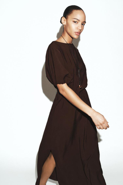 ZARA ПЛАТЬЕ МИДИ С ПЛИССИРОВКОЙ, ШОКОЛАДНЫЙ