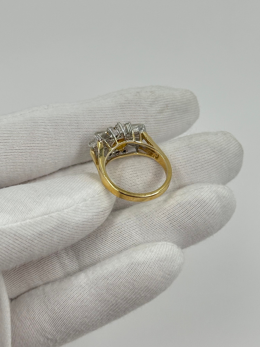 Кольцо с жёлтым кристаллом