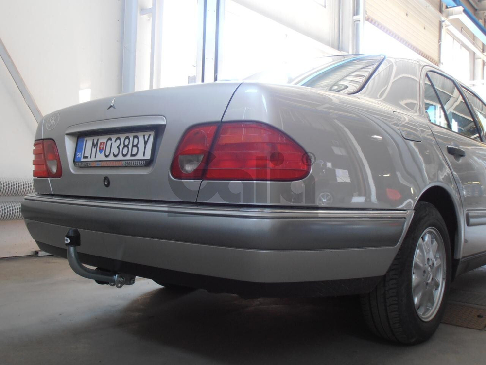 Оцинкованный фаркоп на Mercedes E-Class w210 седан 1995-2002 (без электрики), Galia M026A