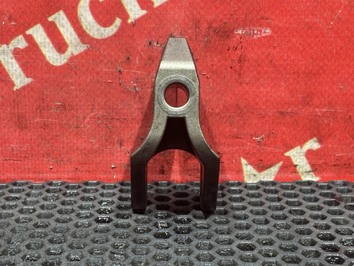 Кронштейн форсунки двигателя 2019 г.