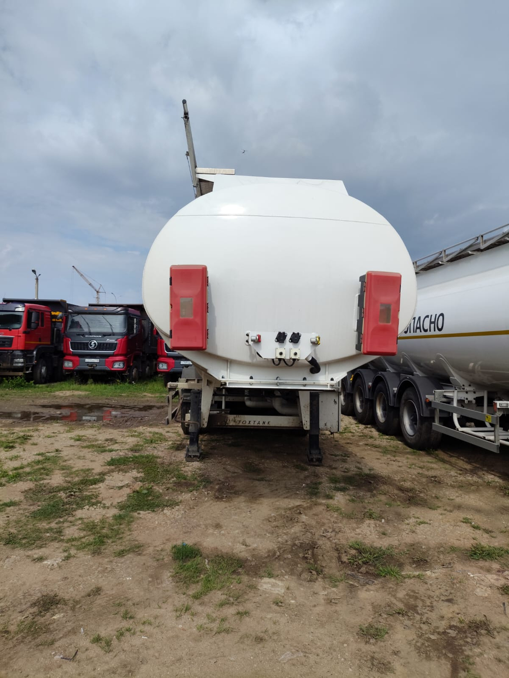 FoxTank 8777 Полуприцеп цистерна 877721 (светлые нефтепродукты)