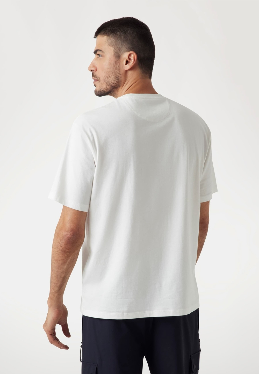 Футболка  мужская GUESS