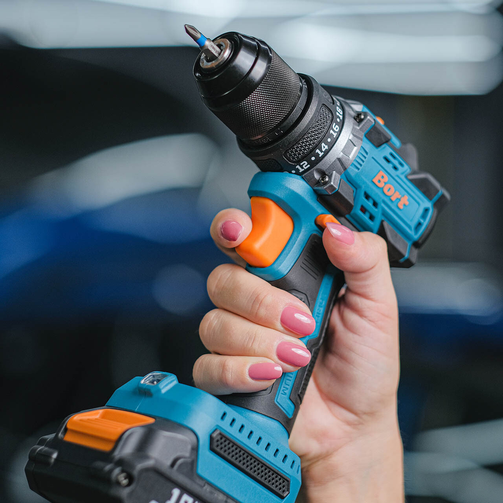 Дрель-шуруповерт аккумуляторная BORT BAB-21-BLK (2х2,0 Ач + ЗУ)