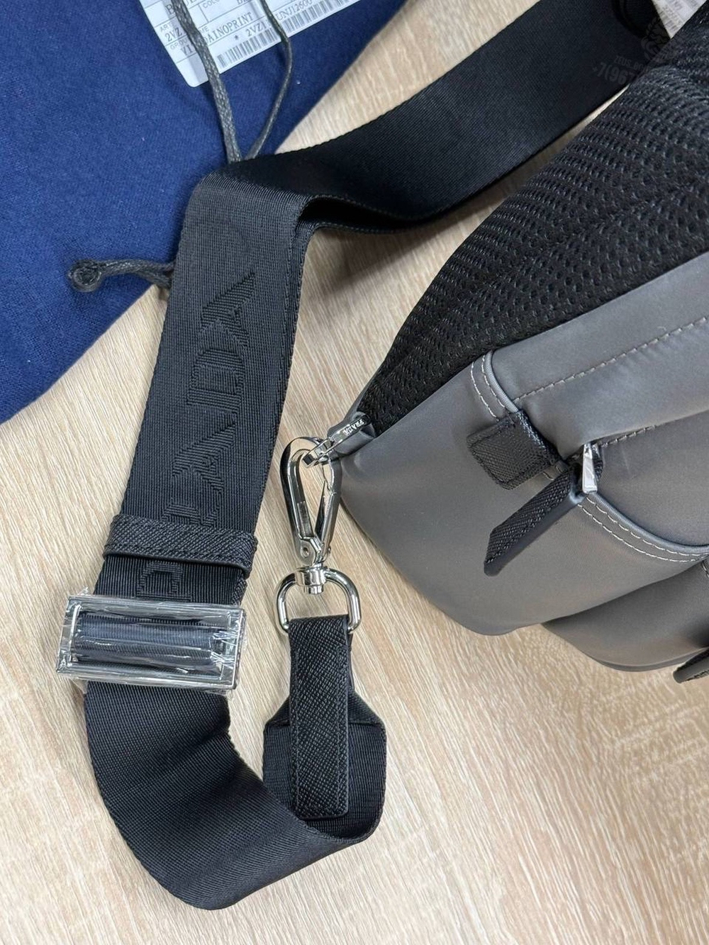 Рюкзак-слинг Prada