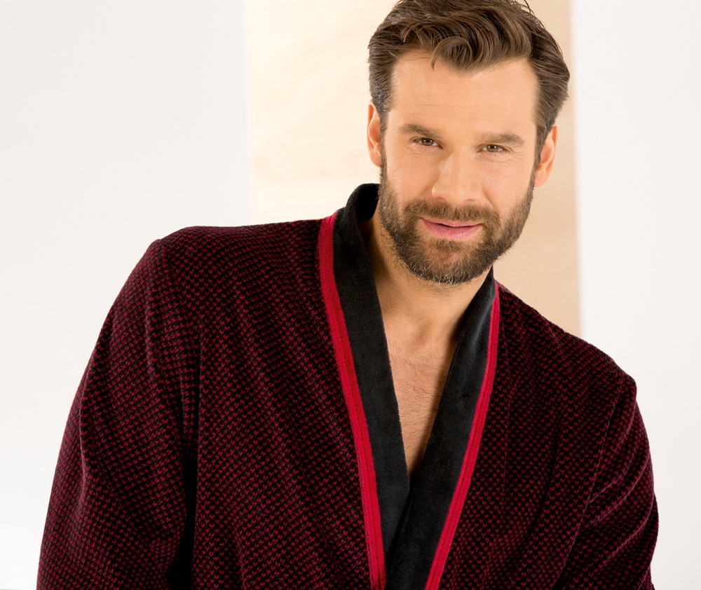 Халат-кимоно Cawo 4839 красно-черный Германия на модели 2