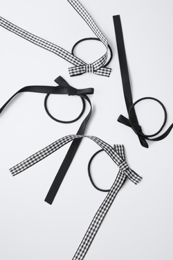 ZARA НАБОР ИЗ ЧЕТЫРЕХ РЕЗИНОК ДЛЯ ВОЛОС С БАНТИКАМИ В КЛЕТКУ ВИШИ, ЧЕРНЫЙ