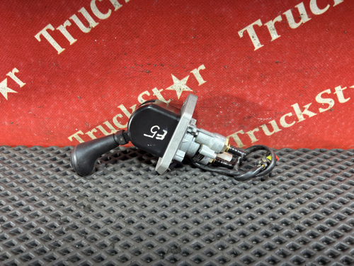 Кран ручного тормоза 2023г