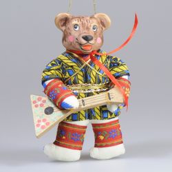 Ёлочная игрушка Медвежонок Музыкант с балалайкой