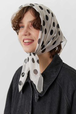 Косынка из шелка белая в крупный черный горох