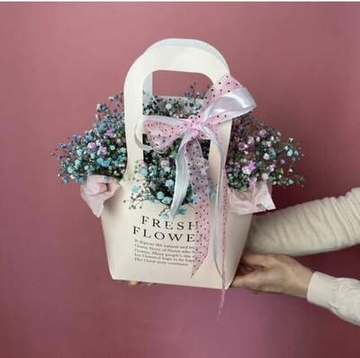 Сумочка с гипсофилой, радужная гипсафила