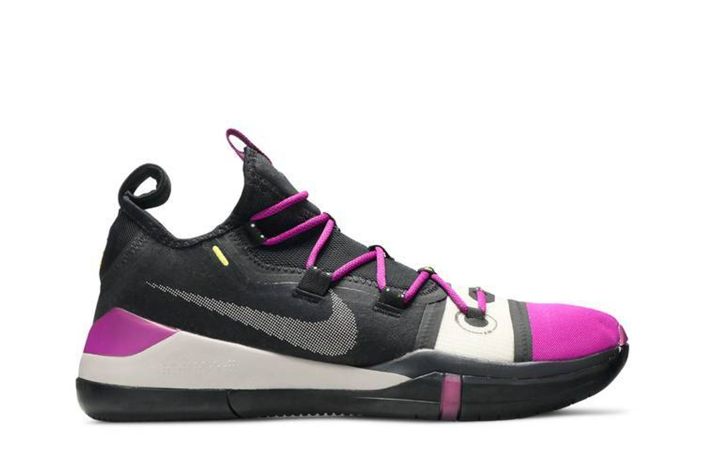 Kobe ad lakers store