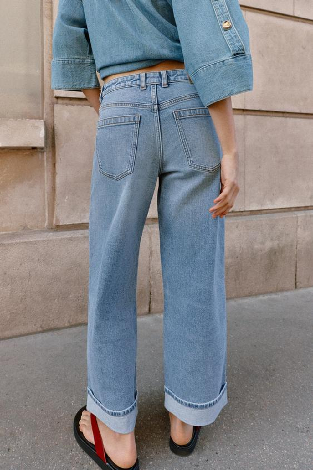 ZARA ДЖИНСЫ Z.07 RELAXED FIT СО СРЕДНЕЙ ПОСАДКОЙ И ОТВОРОТАМИ, ВЫЦВЕТШИЙ СИНИЙ