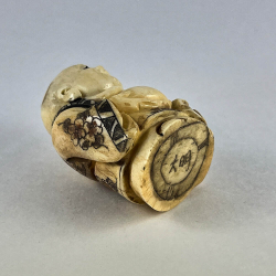 Статуэтка нэцкэ Хотей на удачу