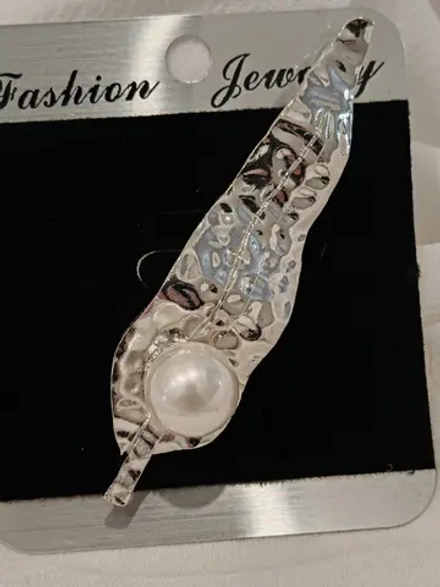 Брошь «Перо с жемчужиной» Silver
