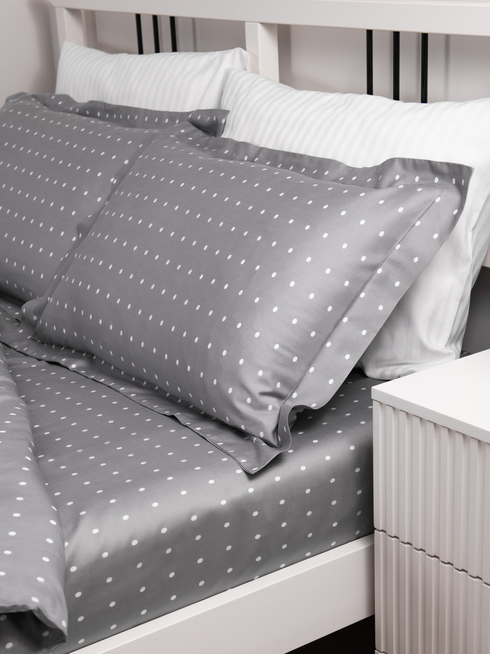 ODA Простыня стандартная, сатин серый в точку
