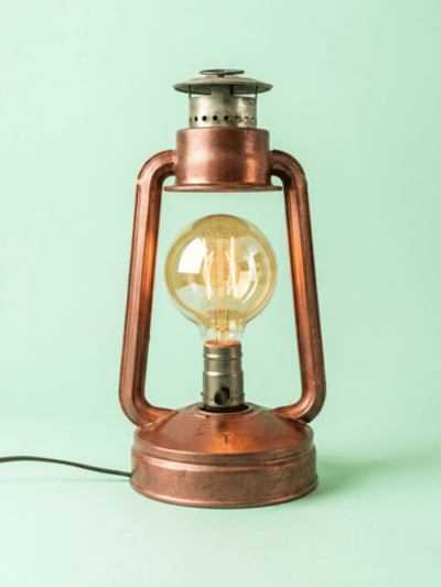 Настольный светильник - керосиновая лампа