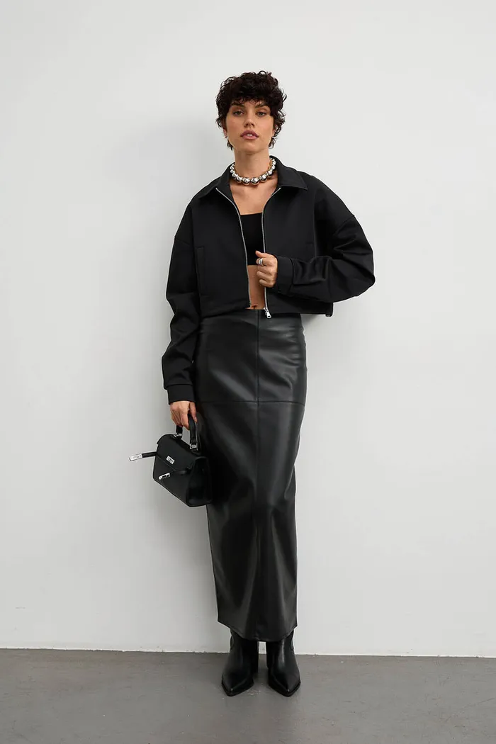 Куртка с воротом укороченная черного цвета