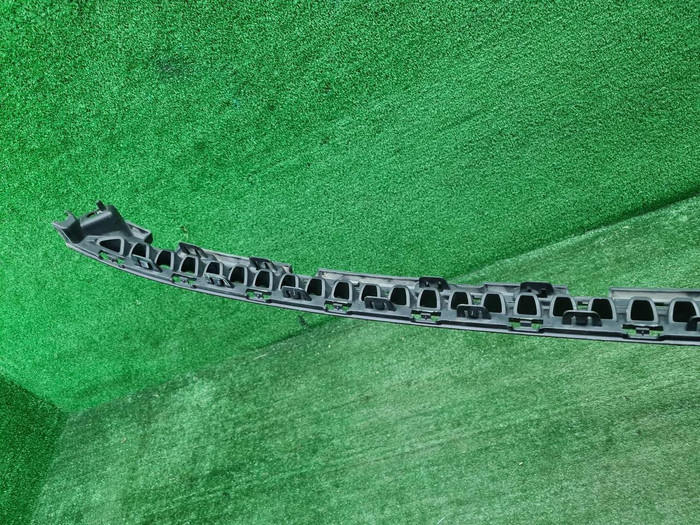 Решетка переднего бампера Hyundai Staria (21-нв)