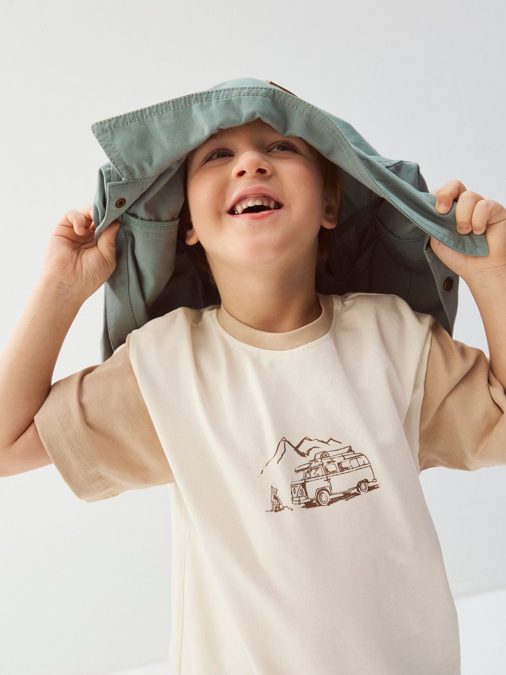 Футболка оверсайз "Дом на колесах" с принтом