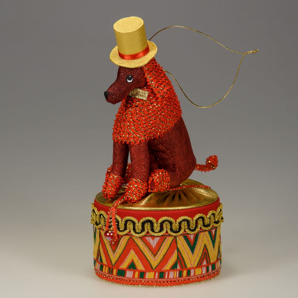 Сувенирная кукла с ложементом Пудель на шкатулке