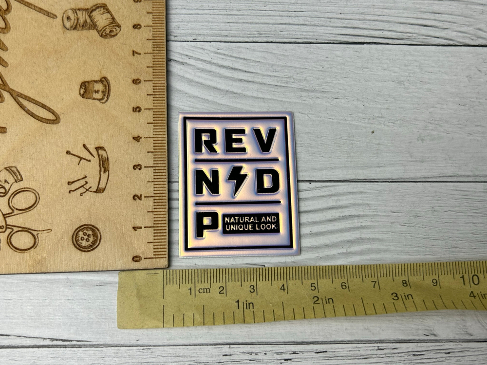 Нашивка REV