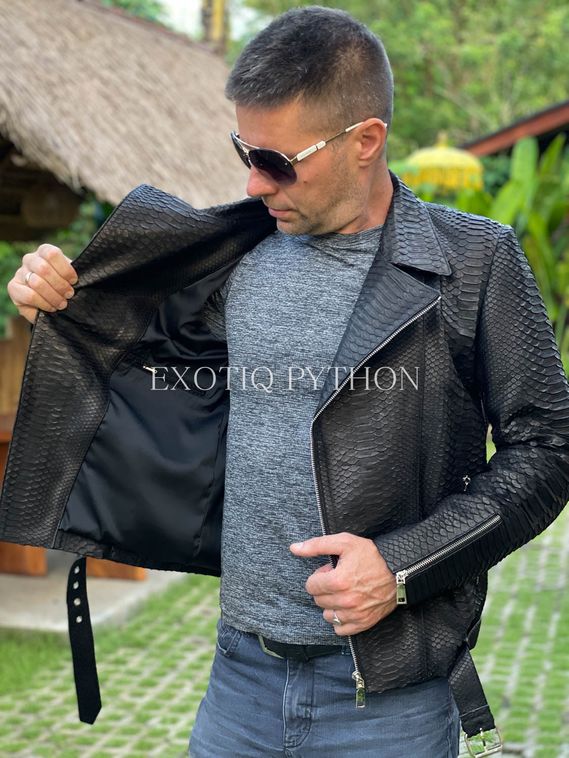 Мужская куртка косуха из черной кожи питона JT-114