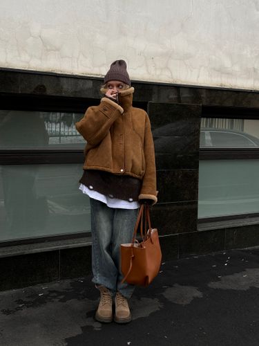 Укороченная коричневая дубленка из овчины