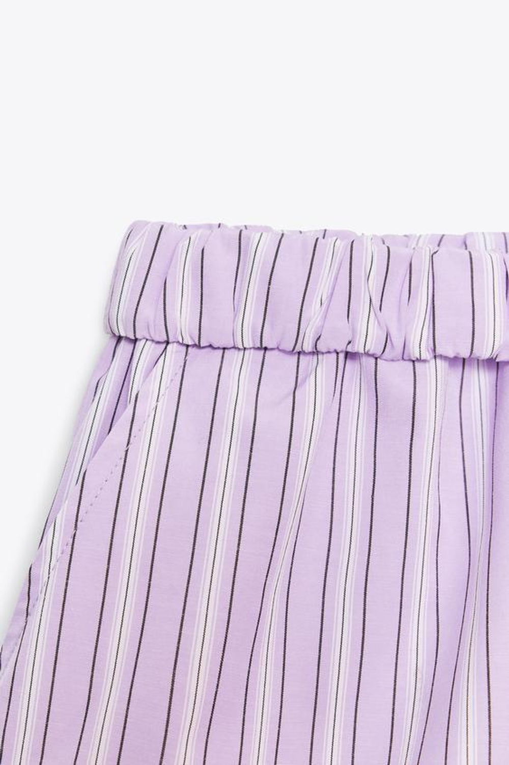 ZARA МИНИ-ШОРТЫ С ОТВОРОТОМ НА ТАЛИИ, ЛИЛОВЫЙ-БЕЛЫЙ