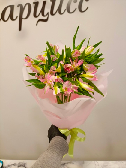 Букет из 5 альстромерий