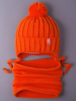 Шапка осенняя вязаная и снуд для детей