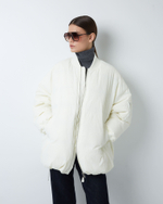 Бомбер на пуху молочный