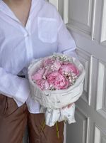 Букет 5шт пионов и гипсофилы