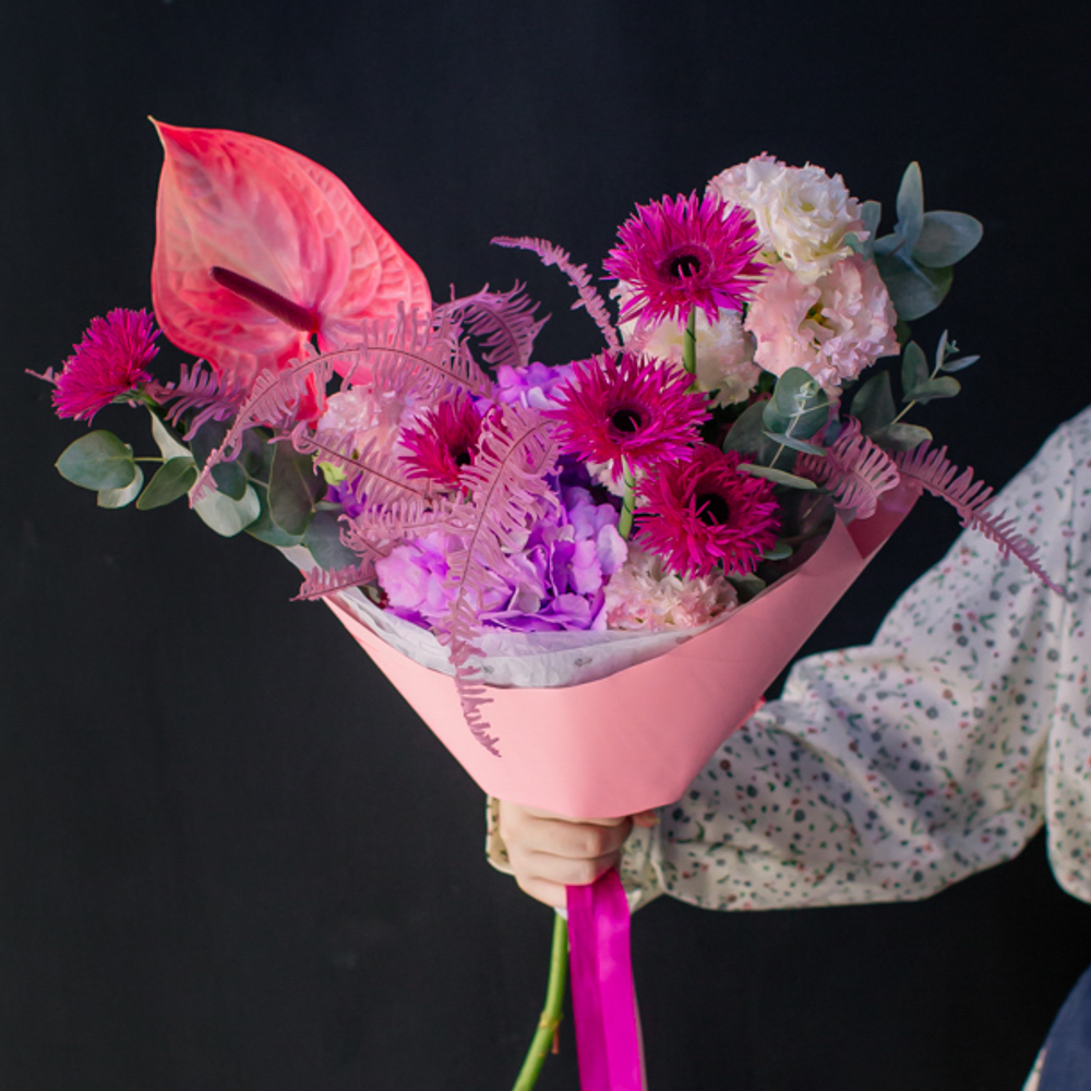 31. Стильный объемный букет с антуриумом