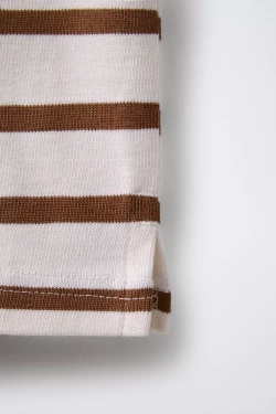 ZARA ФУТБОЛКА В ПОЛОСКУ ИЗ ПЛОТНОГО ДЖЕРСИ С НАШИВКОЙ, КОРИЧНЕВЫЙ/БЕЛЫЙ