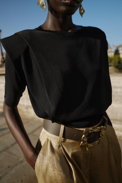 ZARA ТРИКОТАЖНЫЙ ТОП С ПОДПЛЕЧНИКАМИ, ЧЕРНЫЙ