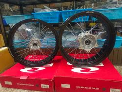 Motard wheel set for Honda CRF300L-Rally. 17 inches rims. Black/Red (ABS/non ABS)