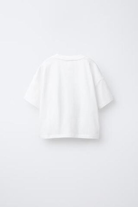 ZARA ФУТБОЛКА С РЕЛЬЕФНЫМ ПРИНТОМ, ЧЕРНЫЙ