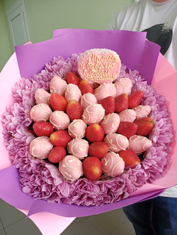 Клубника в шоколаде и хризантемы