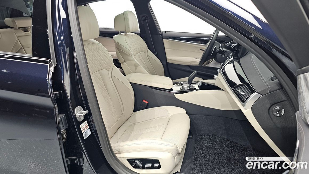 BMW 5 Series (G30) M550i xDrive (04.2022)