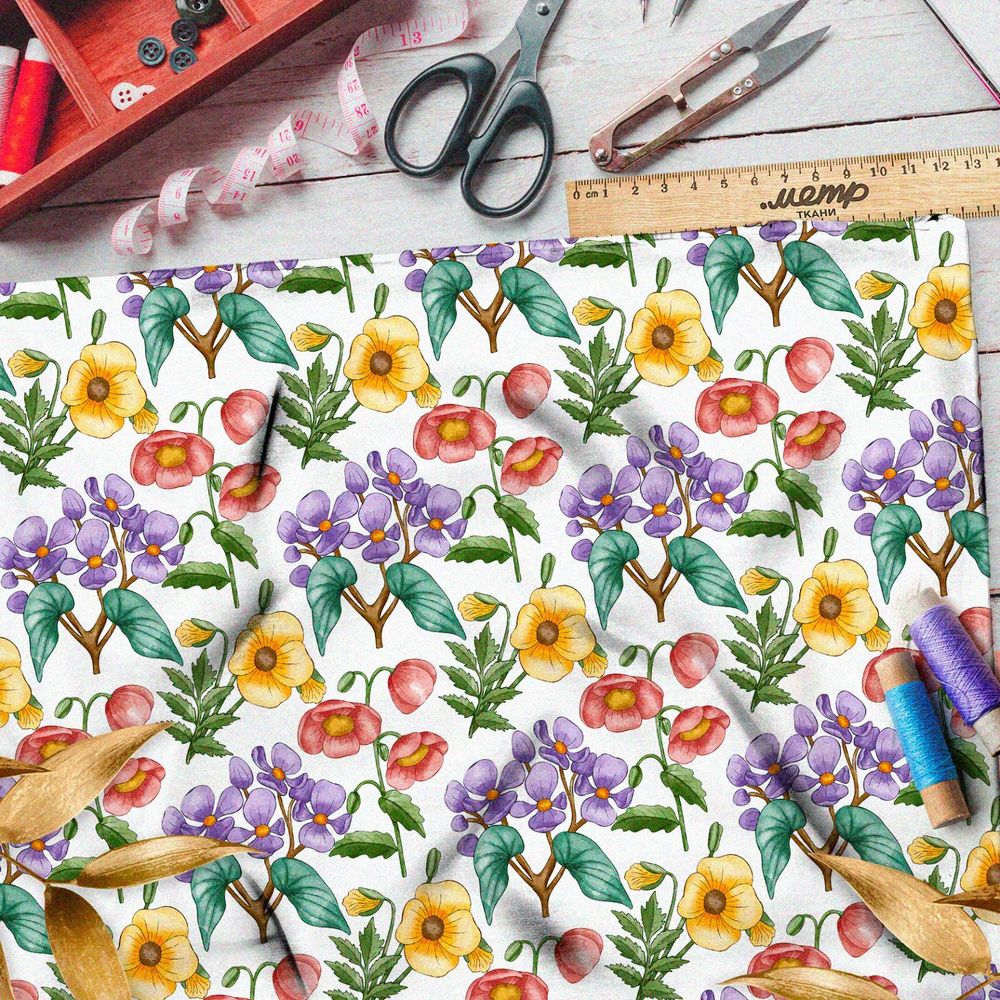 Ткань атлас нежные разноцветные цветы на бежевом фоне