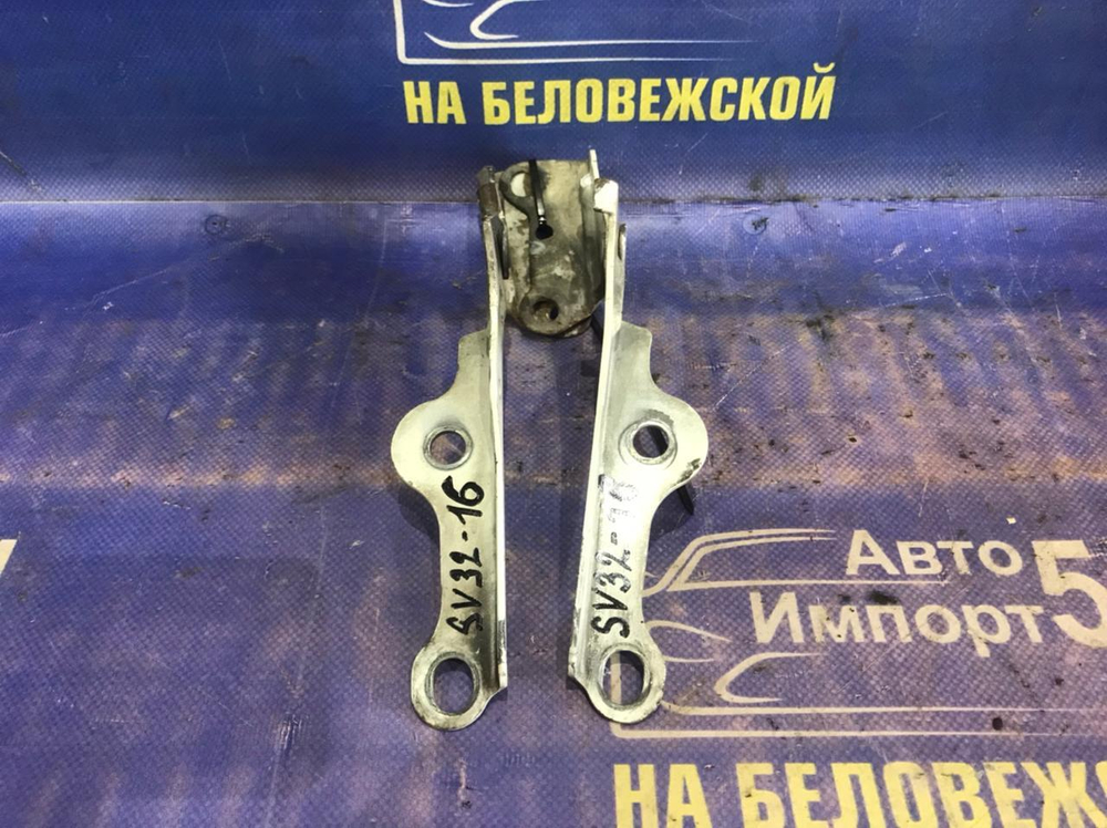 Петля капота правая TOYOTA VISTA 1993