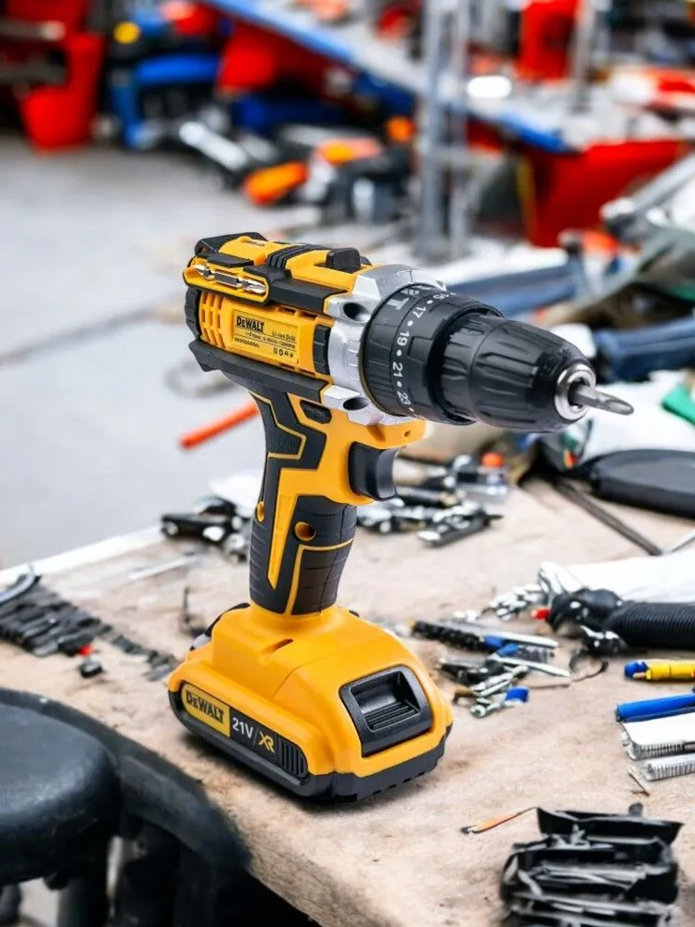 Дрель - Шуруповерт аккумуляторный DeWalt 21v, 2.0 А*ч / Кейс с набором инструментов, бит, свёрл, головок 30 предмета / Многофункциональный для сверления, закручивания , ударный 2 АКБ.