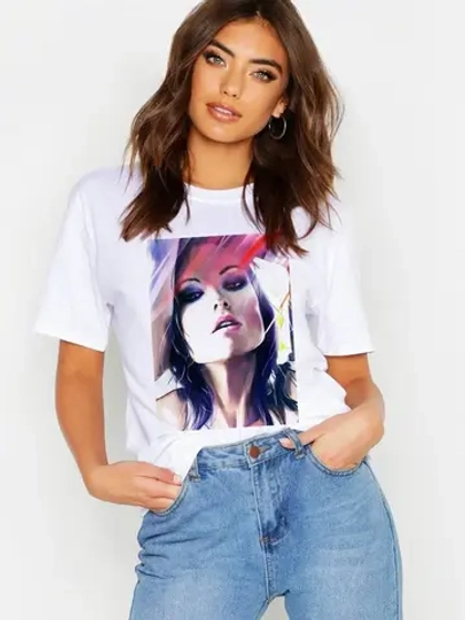Футболка с девушкой