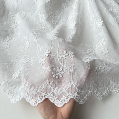 Вышивка 3д Цветы молочный фон