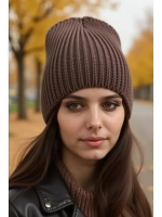 Шапка осенняя вязаная бини для прогулок и спорта