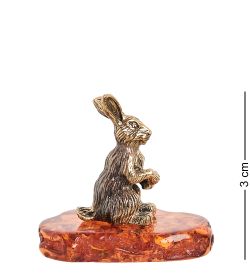 Народные промыслы AM-1884 Фигурка «Заяц Степашка» (латунь, янтарь)