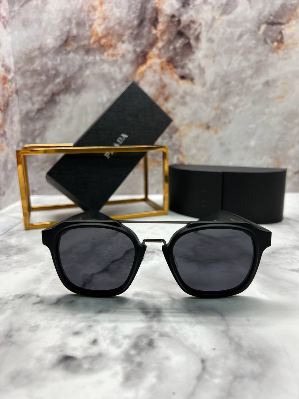 Очки Prada