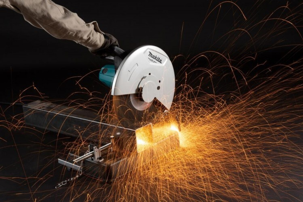 Пила монтажная сетевая MAKITA M2402