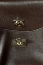 Женская сумка из натуральной кожи ягненка коричневого цвета